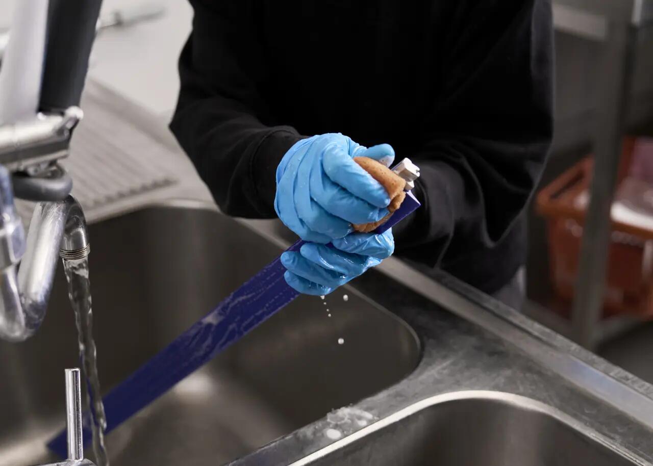 Cleaning a dough sheeter