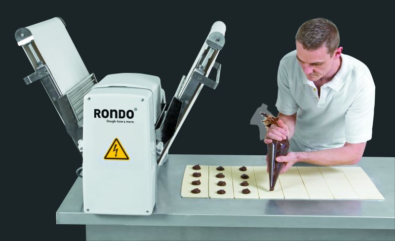 RONDO_Econom 4000 Tischmodell mit hochklappbaren Tischen